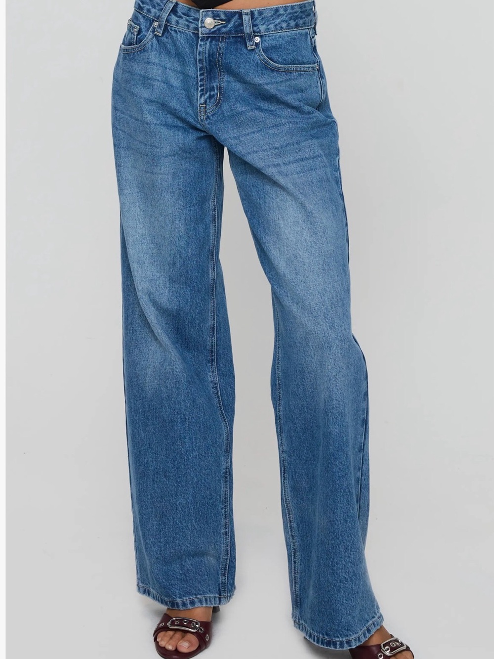 Princess Polly Serenita relaxed straight Leg Jeans in Medium Blue Wash